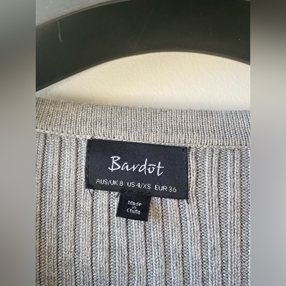 Bardot knit crop top size 8// long sleeve/ grey colour // god condition - Picture 3 of 7